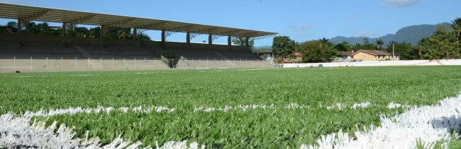 Campo do PEII Barra Velha recebe grama sintética e terá o nome de 'Chape Sempre'