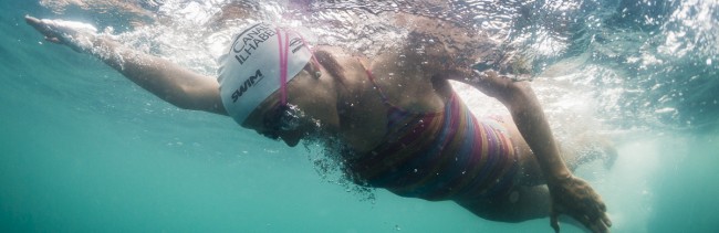 Mais de 400 nadadores completam desafio da Travessia do Canal entre São Sebastião e Ilhabela